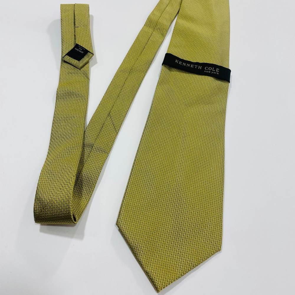 Kenneth Cole Gold Silk Handmade Tie